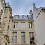 Unit 007 Marais Pompidou (michel le comte)